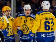Die Davoser freuen sich über das 4:1 von Perttu Lindgren (Mitte) (Bild: KEYSTONE/PPR/PATRICK B. KRAEMER)