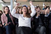Eine breite Allianz hat die SVP-Initiative gebodigt: Andrea Huber hat den Widerstand organisiert. Sie wird flankiert von Flavia Kleiner von Operation Libero (links) und Grünen-Präsidentin Regula Rytz. (Peter Schneider/Keystone, Bern, 25. November 2018)