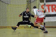 Der Altdorfer Keeper Christian Amrein pariert zwei Siebenmeter gegen die SG Wädenswil-Horgen und hält 53 Prozent aller Abschlüsse der Gäste. (Bild: Urs Hanhart (Altdorf, 24. November 2018)