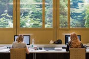 Abschlussprüfung der Grafikerlehrlinge am Gewerblichen Berufs- und Weiterbildungszentrum St. Gallen. (Bild: Benjamin Manser (St. Gallen, 14. Juni 2017))