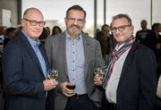 Stossen auf das Resultat des ersten Wahlganges an: Matthias Hofmann, Beat Müller und Michael Thurau. Sie treten alle wieder an. (Bild: Reto Martin)
