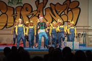 Der Nachwuchs hat sichtlich Spass an Bewegung und Choreografie. (Bild: Maria Schmid, Menzingen, 23. November 2018)