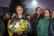 Oliver Gröble nach der Wahl zum neuen Gemeindepräsidenten bei der Wahlfeier auf dem Zentrumsplatz. (Bild: Hanspeter Schiess)