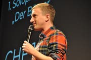Stefan Büsser nahm auch sich selbst auf die Schippe. (Bild: Kathrin Meier-Gross)