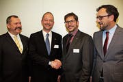 Der abtretende Präsident mit seinem Nachfolger und den Vorstandsmitgliedern: (von links) Peter Vorwerk, Jürg Janett, Diego Bundi und Philipp Binaghi. (Bild: Paul Gwerder (23. November 2018))