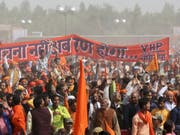Kundgebung am Sonntag im indischen Ayodhya für den Bau eines Hindu-Tempels an der Stelle einer zerstörten Moschee. (Bild: Keystone/AP)
