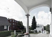 So sollen das Mehrfamilienhaus (links) und das neue Pfarreigebäude (rechts) in Inwil künftig aussehen. (Visualisierung: PD)