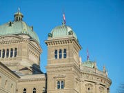 Heute Montag beginnt im Bundeshaus die Wintersession. Höhepunkt sind die Bundesratswahlen am 5. Dezember. (Bild: KEYSTONE/PETER SCHNEIDER)