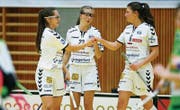 Es hat nicht ganz gereicht: Verhaltene Freude bei den Zugerinnen Olivia Herzog, Noelle Städler und Jenny Felder (von links). (Bild: Stefan Kaiser (Zug, 26. November 2018))