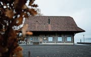 In der Studenhütte auf dem Seeplatz in Oberägeri soll im Mai ein Sommerrestaurant eröffnen. (Bild: Stefan Kaiser (26. November 2018))