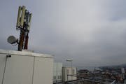 Eine Mobilfunkantenne über Rorschach. Hier ist der Empfang gut. (Bild: Sandro Büchler)