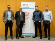 FDP-Präsident Christian Lippuner, FDP-Kantonsrat und Nationalratskandidat Beat Tinner sowie Evatec-CEO Andreas Wälti und CTO Marco Padrun bei der Veranstaltung der FDP Werdenberg in Trübbach. (Bild: PD)