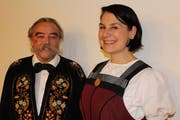 Das neue UJV-Ehrenmitglied, der «pensionierte» Chorleiter Thomas Wieland und seine Nachfolgerin Patricia Dahinden. (Bild: Otmar Näpflin, Oberdorf, 23. November 2018)