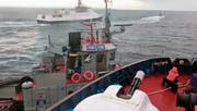 Diese Aufnahme eines Bootes der russischen Küstenwache soll einen Zwischenfall mit einem ukrainischen Schlepper in der Strasse von Kertsch zeigen. (Bild: AP; 25. November 2018)