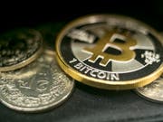 Im Sinkflug: Der Wechselkurs der Kryptowährungen wie Bitcoin bricht weiter ein. (Bild: KEYSTONE/ALEXANDRA WEY)