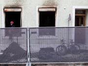Brandtragödie in Mehrfamilienhaus in Solothurn: Nach derzeitigen Erkenntnissen der Polizei verursachte ein unsachgemässer Umgang mit Raucherwaren den Brand. (Bild: KEYSTONE/ALEXANDRA WEY)