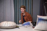 Fabelhaft unkonventionell: Aline Brun in ihrem Nähatelier in Sursee. (Bild: Manuela Jans (22. November 2018))
