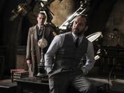 Das Fantasy-Epos «Fantastic Beasts: The Crimes of Grindelwald» hat am Wochenende vom 22. bis 25. November 2018 am meisten Filmfans in die Schweizer Kinos gelockt. (Bild: Warner Bros. Ent.)