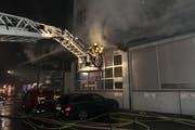 Es standen rund 100 Personen im Einsatz. (Bild: Feuerwehr Stadt Luzern)