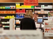 Die Migros breitet sich weiter im Gesundheitsmarkt aus und steigt ins Apothekengeschäft ein: Ihre Tochter Medbase übernimmt Topwell. (Bild: KEYSTONE/GAETAN BALLY)