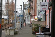 Ab Juni 2019 rauchfrei: Die Rorschacher Hafenmeile, die gleichzeitig das Perron des Hafenbahnhofs bildet. (Bild: Noah Salvetti)