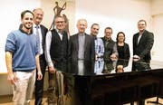 Die neu gewählte Kirchenvorsteherschaft: Roman Surber, Präsident Beat Krähenmann, Elmar Raschle, Pater Jan Walentek, Alfredo Sanfilippo, Josef Rusch, Isabelle Mahler und Kirchenpfleger Simon Tobler. (Bild: Nicole D’Orazio)