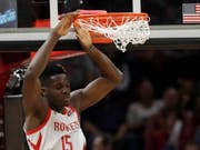 Clint Capela und die Houston Rockets kassieren in Washington die zehnte Saisonniederlage trotz 131 Punkten (Bild: KEYSTONE/AP/TONY DEJAK)