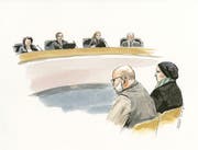 The defendants denied on Tuesday that they are responsible for the death of the girl. (Court drawing: Sibylle Heusser)