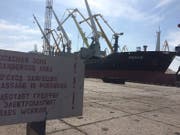Im Hafen Mariupol liegt der Frachter "Peace" vor Anker. (Bild: Paul Flückiger)
