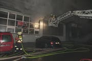 Die Feuerwehr vor Ort. (Bild: Feuerwehr Stadt Luzern)