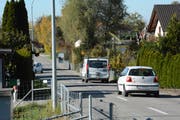 Die Buhwilerstrasse kann jetzt auch im Innerortsbereich von Schönenberg saniert werden. (Bild: Georg Stelzner)