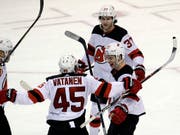 Da war die Welt für die New Jersey Devils noch in Ordnung - Torjubel nach dem 3:2-Führungstreffer im dritten Abschnitt (Bild: KEYSTONE/AP/LYNNE SLADKY)