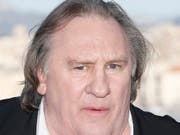 Der französische Filmstar Gérard Depardieu ist wegen Vergewaltigungsvorwürfen einer jungen Schauspielerin von der Polizei vernommen worden. Er selbst bestreitet die Vorwürfe. (Bild: KEYSTONE/EPA/GUILLAUME HORCAJUELO)