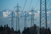 Auch wenn die Anzahl Elektrogeräte schweizweit zugenommen hat, hat sich deren Stromverbrauch verringert. (Bild: Dominik Wunderli, Rothenburg, 15. Februar 2017)