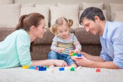 Nicht alle Eltern spielen mit ihren Kindern. (Bild: Fotolia)