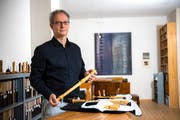 Blockflötist Pius Strassmann in seinem Atelier in der Stadt Luzern. Bild: Dominik Wunderli (23. November 2018)