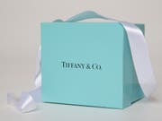 Chinesische Touristen haben sich in Tiffany-Geschäften zuletzt überraschend knauserig gezeigt. Dies sorgte für einen Gewinnrückgang. (Bild: KEYSTONE/AP/WILFREDO LEE)