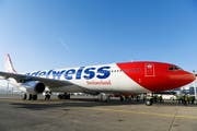 Mit einem Airbus A340 der Edelweiss Air hätte die Reise an den Nordpol durchgeführt werden sollen. (KEYSTONE/Walter Bieri, Kloten 1. Dezember 2016)