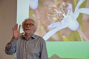 Der Bienenforscher Jürgen Tautz wusste Erstaunliches über die Honigbiene zu erzählen. (Bild: Katharina Rutz)