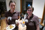 Conny Huser (links) und Monika Baumann sollen das Restaurant Träumli in Seelisberg in Fahrt bringen. (Bild: Christoph Näpflin (22. November 2018))