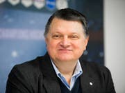 Vor einer schwierigen Trainersuche: HCD-Präsident Gaudenz Domenig (Bild: KEYSTONE/GIAN EHRENZELLER)