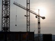 Die Bauwirtschaft in der Schweiz hat an Schwung verloren. (Bild: KEYSTONE/GAETAN BALLY)