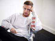 Denkt viel über die Spannung zwischen den Polen nach: Rapper Manillio. Am Freitag erscheint sein neues Album «Plus Minus». (Bild: Keystone/UNIVERSAL MUSIC SCHWEIZ)