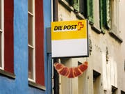 Die Post muss spätestens um 12.30 Uhr in allen Briefkästen liegen. Das verlangt das Parlament. Es hat eine Motion von Nationalrat Martin Candinas (CVP/GR) an den Bundesrat überwiesen - gegen seinen Willen. In anderen Bereichen will der Ständerat nicht eingreifen. (Bild: Keystone/CHRISTIAN BEUTLER)