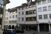 Wil, Marktgasse 48 (braun): Aussen ein schönes Beispiel von einfacher biedermeierlicher Eleganz und innen eine wahre Schatztruhe von baugeschichtlicher Komplexität.