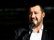 Sieg für Premierminister Matteo Salvini: Das italienische Parlament hat am Mittwochabend das verschärfte Einwanderungsrecht unter Dach und Fach gebracht. (Bild: KEYSTONE/EPA ANSA/ETTORE FERRARI)