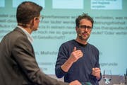 David Roth erklärt seine Ansichten. (Bild: Dominik Wunderli (Luzern, 28. November 2018))