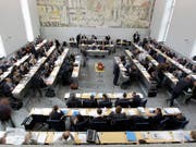 Steuerpanne im Bündner Parlament: Alle Grossrätinnen und Grossräte müssen Nachsteuern bezahlen. (Bild: KEYSTONE/ARNO BALZARINI)