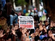 Die Demonstranten warfen Präsident Mnangagwa angesichts anhaltender Rekordarbeitslosigkeit, langer Schlangen an Tankstellen, teils leerer Supermarktregale und grosser Bargeldknappheit eine verfehlte Politik vor. (Bild: KEYSTONE/EPA/AARON UFUMELI)