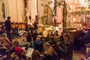 Tausende Gläubige treffen sich in der Nacht der Lichter zum gemeinsamen Gebet. (Bild: Hanspeter Schiess, 26. November 2016)